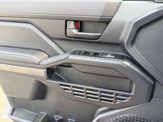 Used 2025 Toyota 4Runner SR5 AWD/4WD image 21