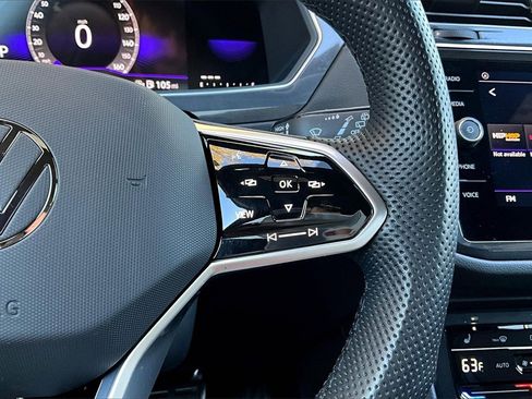 Used 2023 Volkswagen Tiguan SE R-Line image 12