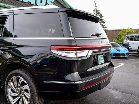 Used 2023 Lincoln Navigator Reserve AWD/4WD image 14