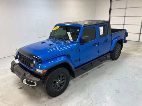 Used 2024 Jeep Gladiator Sport image 5