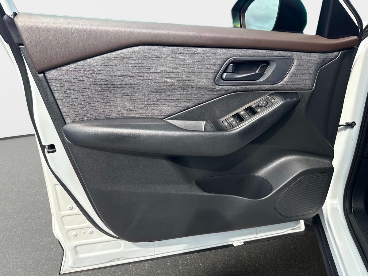 Used 2023 Nissan Rogue S FWD image 14