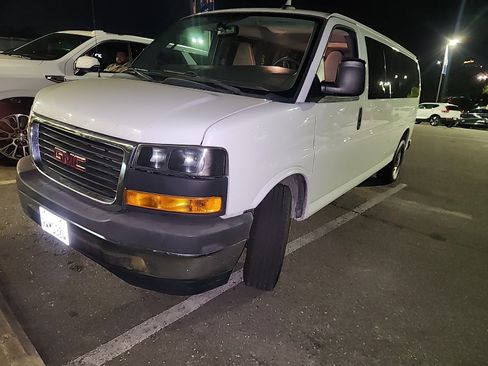 Used 2018 GMC Savana 3500 LT w/ LT Preferred Equipment Group image 2
