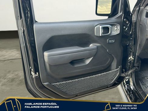 Used 2025 Jeep Gladiator Mojave w/ Safety Group AWD/4WD image 13