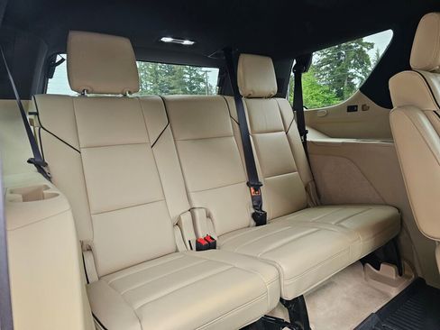 Used 2022 Cadillac Escalade Premium Luxury AWD/4WD image 14