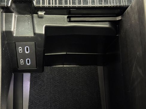 Used 2025 Toyota Sienna XSE w/ XSE Plus Package image 31