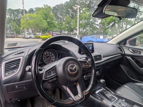 Used 2018 MAZDA MAZDA3 Touring FWD image 10