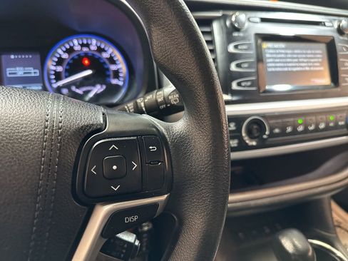 Used 2016 Toyota Highlander LE image 30