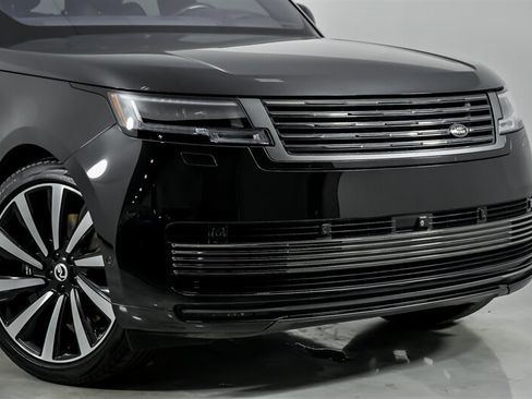 Used 2023 Land Rover Range Rover SV AWD/4WD image 3