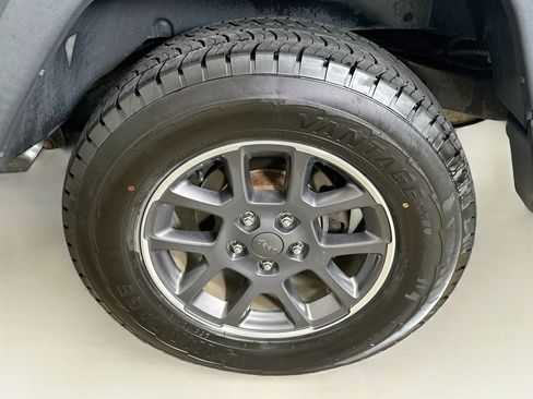Used 2018 Jeep Wrangler Unlimited Sport w/ Connectivity Group AWD/4WD image 11