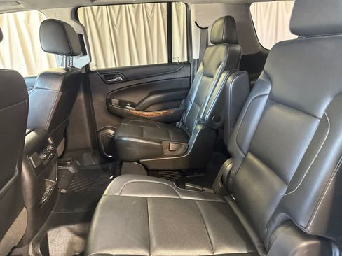Used 2019 Chevrolet Suburban Premier AWD/4WD image 17