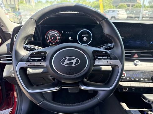 Used 2025 Hyundai Elantra SEL FWD image 29
