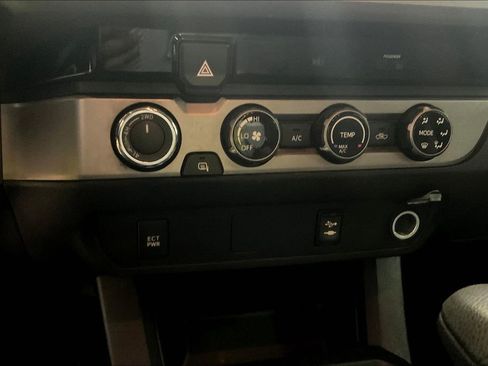 Used 2017 Toyota Tacoma SR image 24