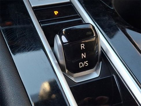 Used 2024 Volkswagen Atlas Cross Sport SE image 14