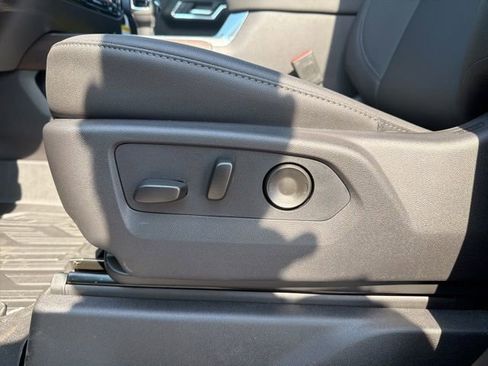 New 2026 GMC Sierra 1500 SLT image 17