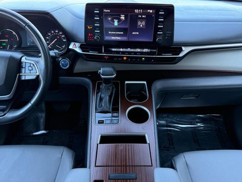 Used 2024 Toyota Sienna XLE image 37