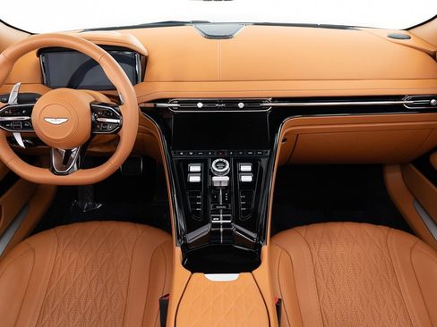 Used 2025 Aston Martin DB12 Convertible image 29