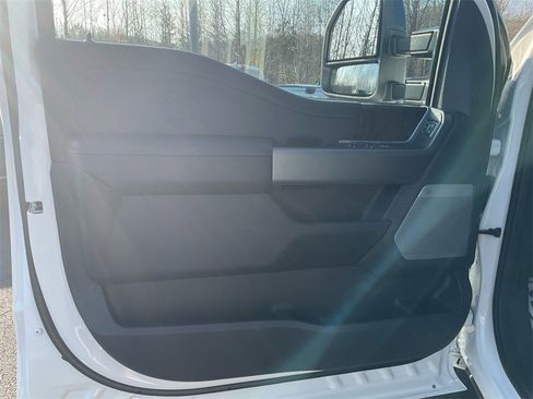 New 2026 Ford F250 Lariat w/ Black Appearance Package image 17