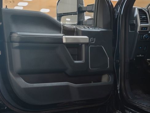 Used 2022 Ford F250 Lariat w/ Black Appearance Pkg image 50