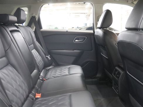 Used 2022 Nissan Rogue Platinum w/ Head-Up Display Package image 17