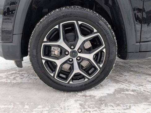 Used 2025 Jeep Compass Limited image 15