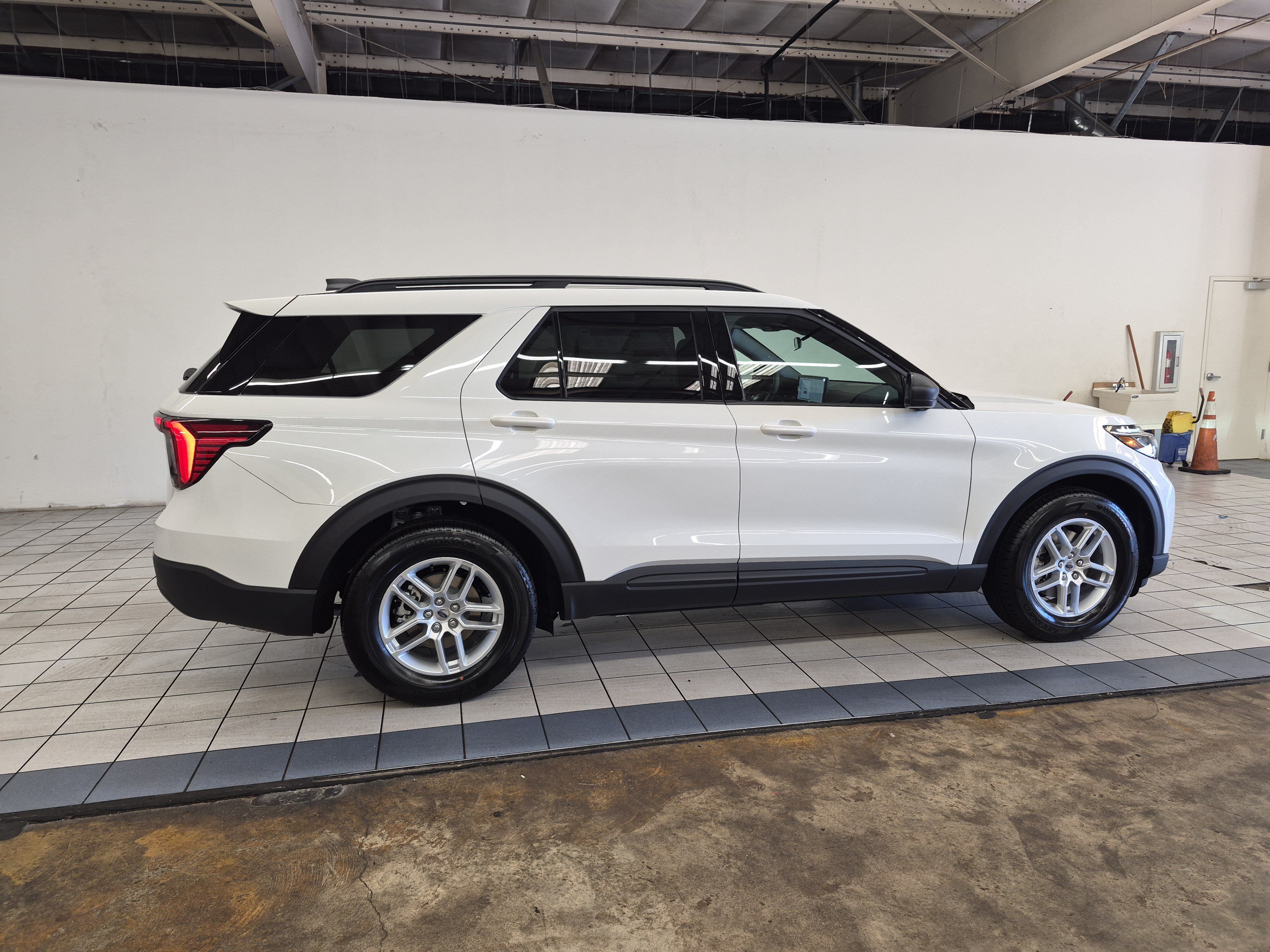 New 2027 Ford Explorer Active w/ Active Comfort Package RWD image 5