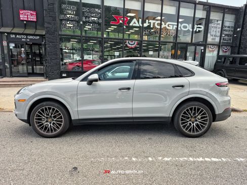 Used 2022 Porsche Cayenne Coupe AWD/4WD image 6
