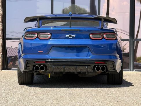Used 2021 Chevrolet Camaro SS RWD image 9