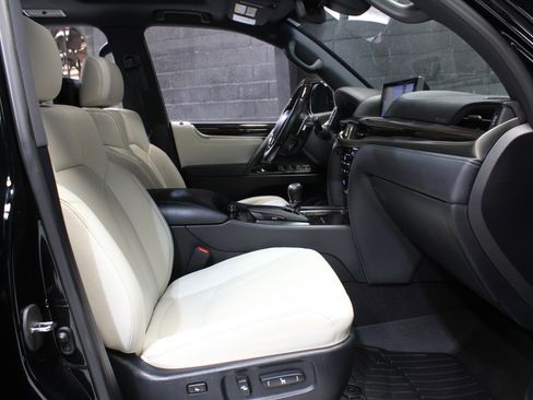 Used 2019 Lexus LX 570 4WD w/ Inspiration Series image 47