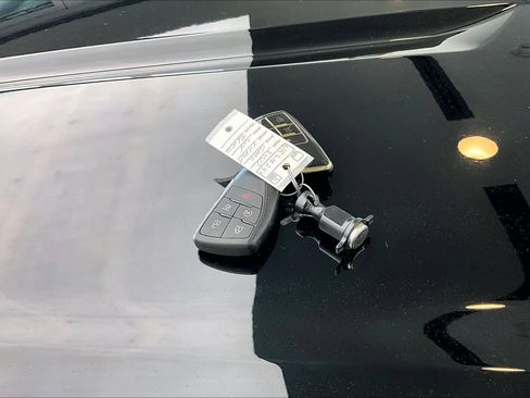 Used 2022 GMC Yukon SLE w/ Gmc Pro Safety Plus Package image 14