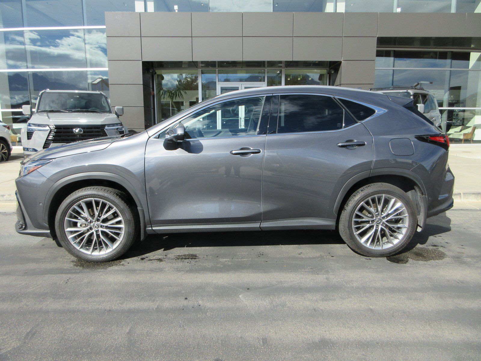 Used 2025 Lexus NX 350h AWD w/ Accessory Package (2T) image 3