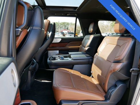 Used 2024 Lincoln Navigator L Reserve AWD/4WD image 11