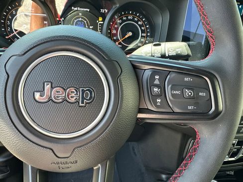 Used 2024 Jeep Wrangler Unlimited Rubicon AWD/4WD image 27