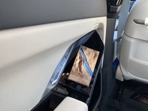 New 2026 BMW 760i xDrive image 7