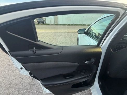 Used 2012 Dodge Avenger SE FWD image 22