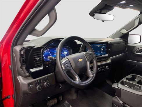 Used 2025 Chevrolet Silverado 1500 LT image 9
