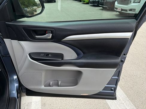 Used 2018 Toyota Highlander XLE FWD image 37