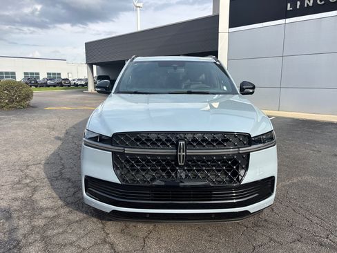 New 2025 Lincoln Navigator Reserve w/ Jet Appearance Package AWD/4WD image 2