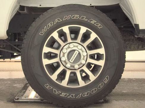 Used 2022 Ford F250 Lariat w/ Lariat Value Package image 10