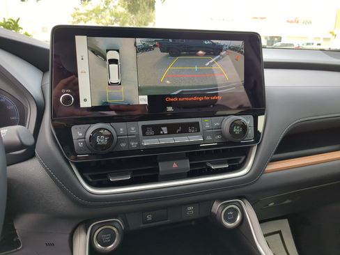 Used 2025 Toyota Grand Highlander AWD image 24