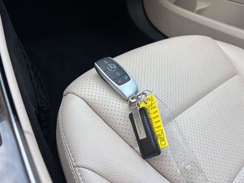 Used 2020 Mercedes-Benz C 300 4MATIC Sedan image 29