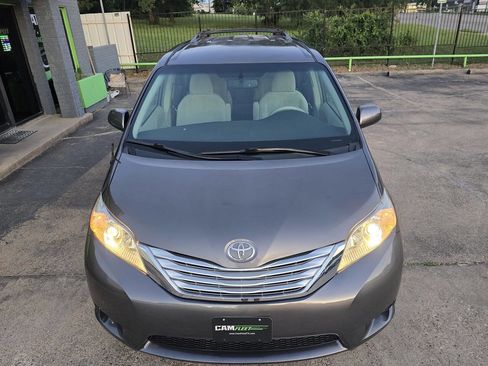 Used 2012 Toyota Sienna LE image 68