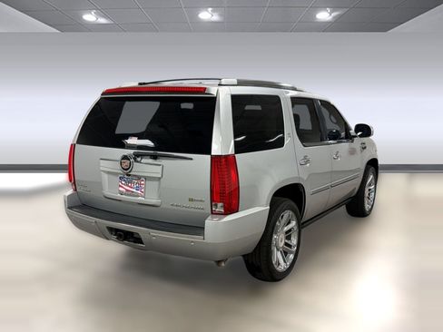 Used 2013 Cadillac Escalade Platinum AWD/4WD image 7