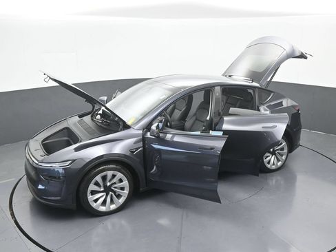 Used 2026 Tesla Model Y 2WD image 57