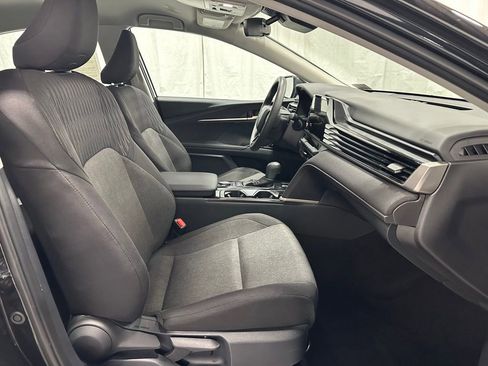 Used 2025 Toyota Camry LE image 60