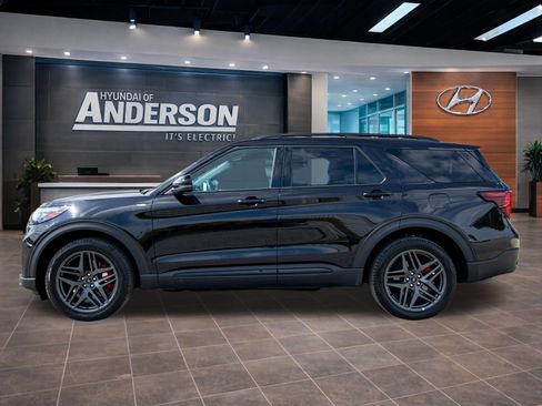 Used 2025 Ford Explorer ST-Line w/ ST-Line Street Pack AWD/4WD image 4