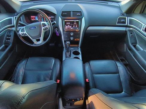 Used 2013 Ford Explorer XLT image 18