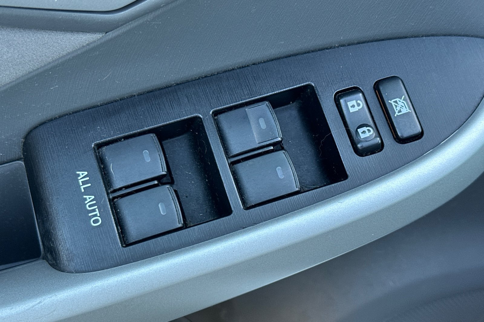 Used 2011 Toyota Prius Three w/ Navigation Pkg FWD image 12