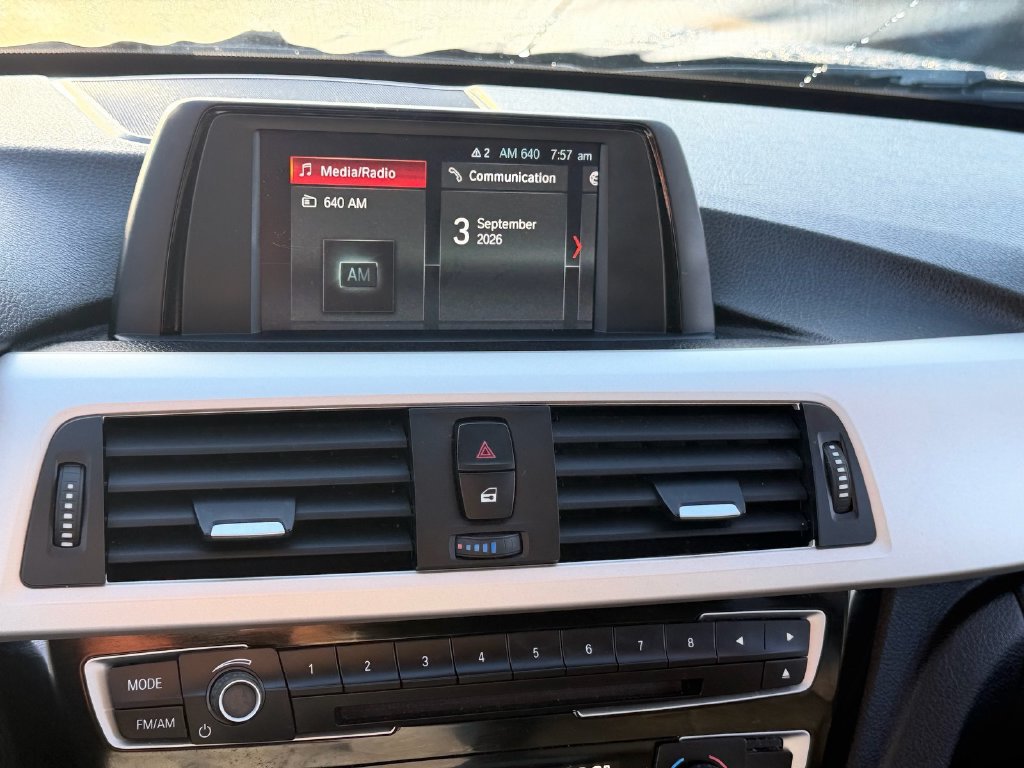 Used 2018 BMW 320i Sedan RWD image 22