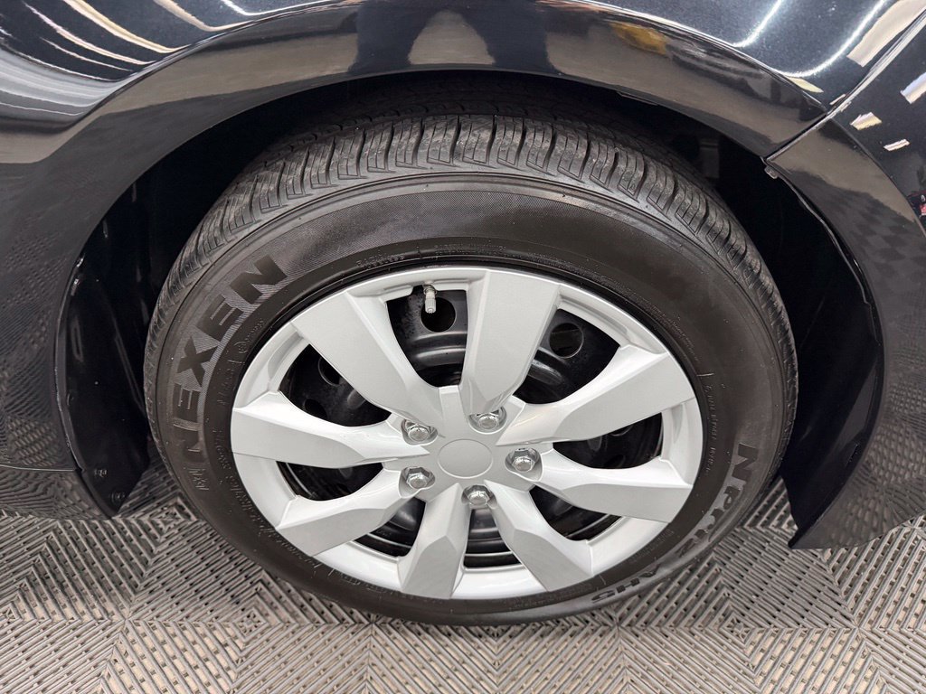 Used 2021 Toyota Corolla LE w/ Carpet Mat Package (TMS) FWD image 18