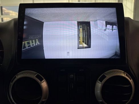 Used 2014 Jeep Wrangler Unlimited Sahara w/ Max Tow Package image 11